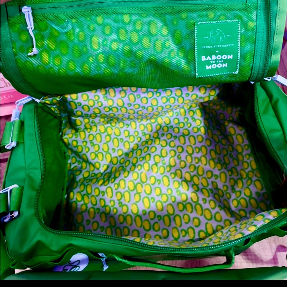 Bnwt unique green Brand new 2023 Holiday Drunk Elephant Trunk 7.0.